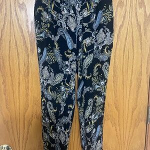 Summer cute light linen type material, size small. Has pockets.